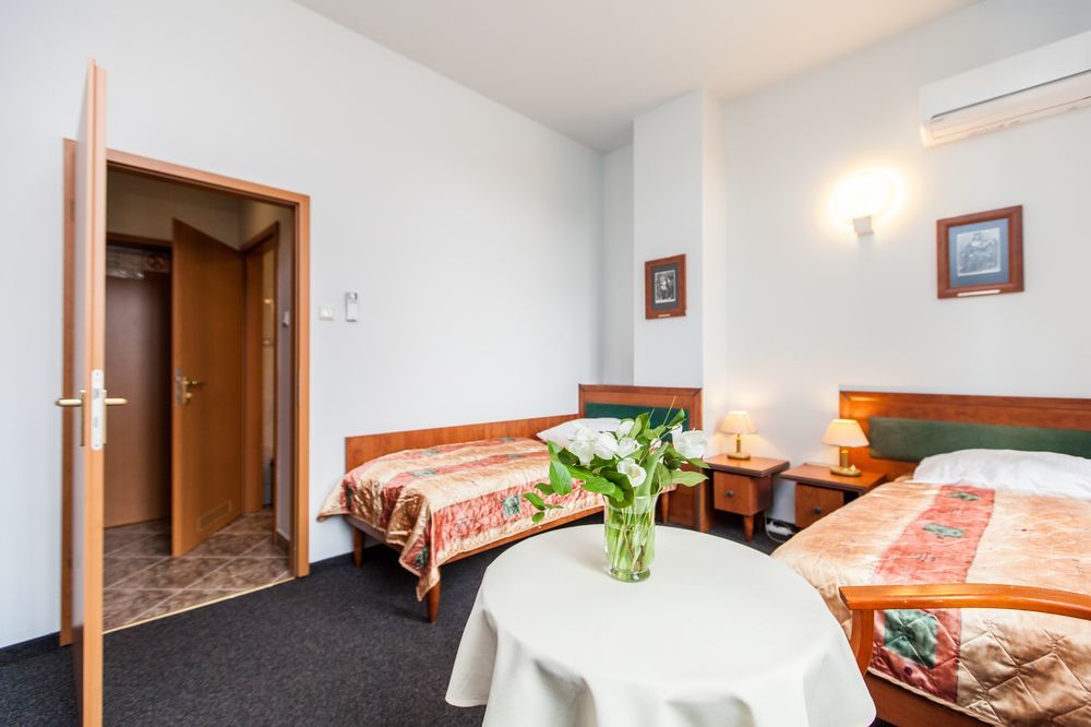 שצ'צ'ין Hotel Rycerski מראה חיצוני תמונה