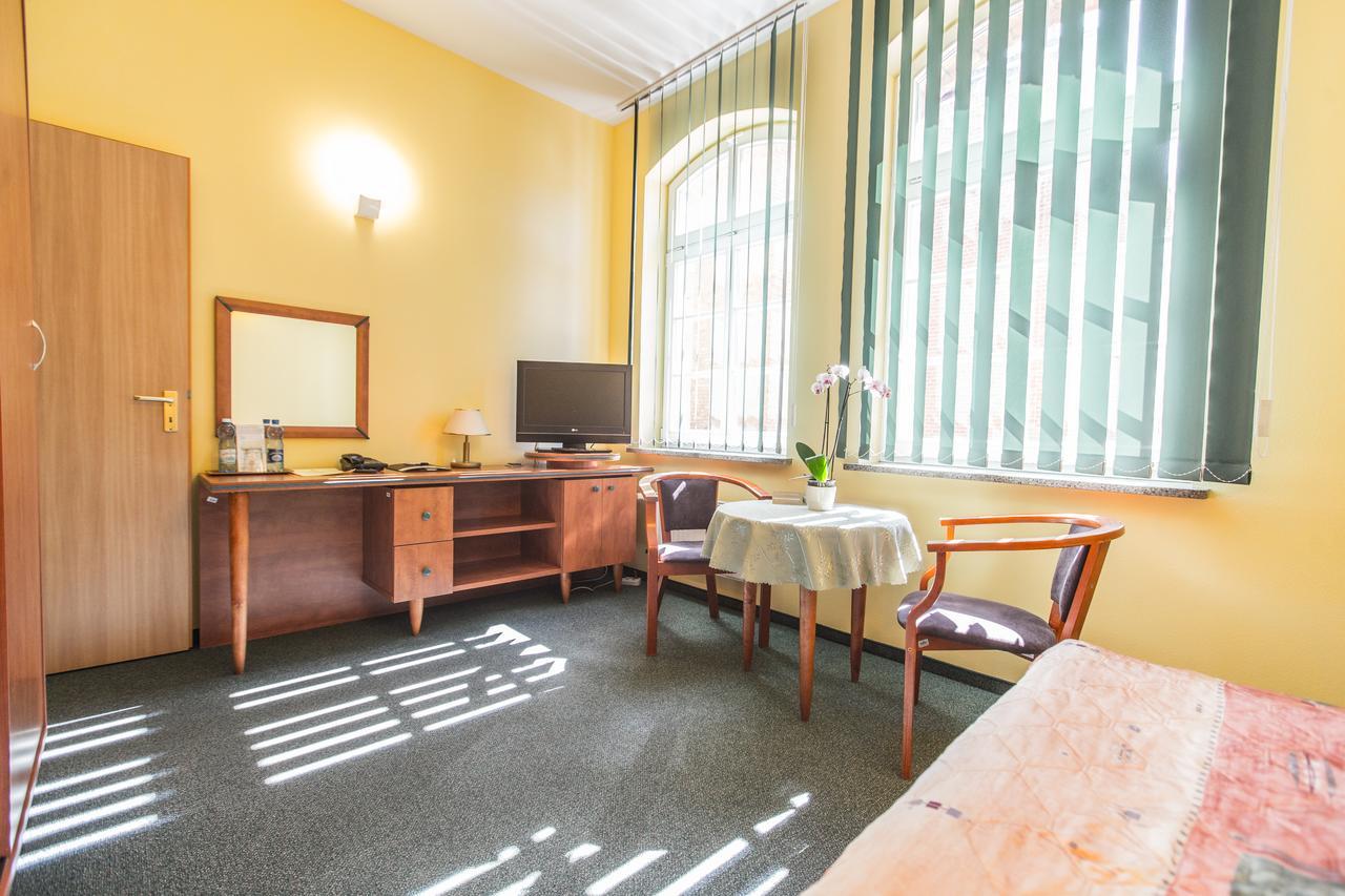שצ'צ'ין Hotel Rycerski מראה חיצוני תמונה