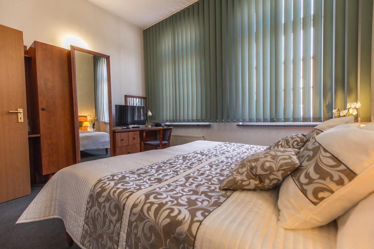 שצ'צ'ין Hotel Rycerski מראה חיצוני תמונה