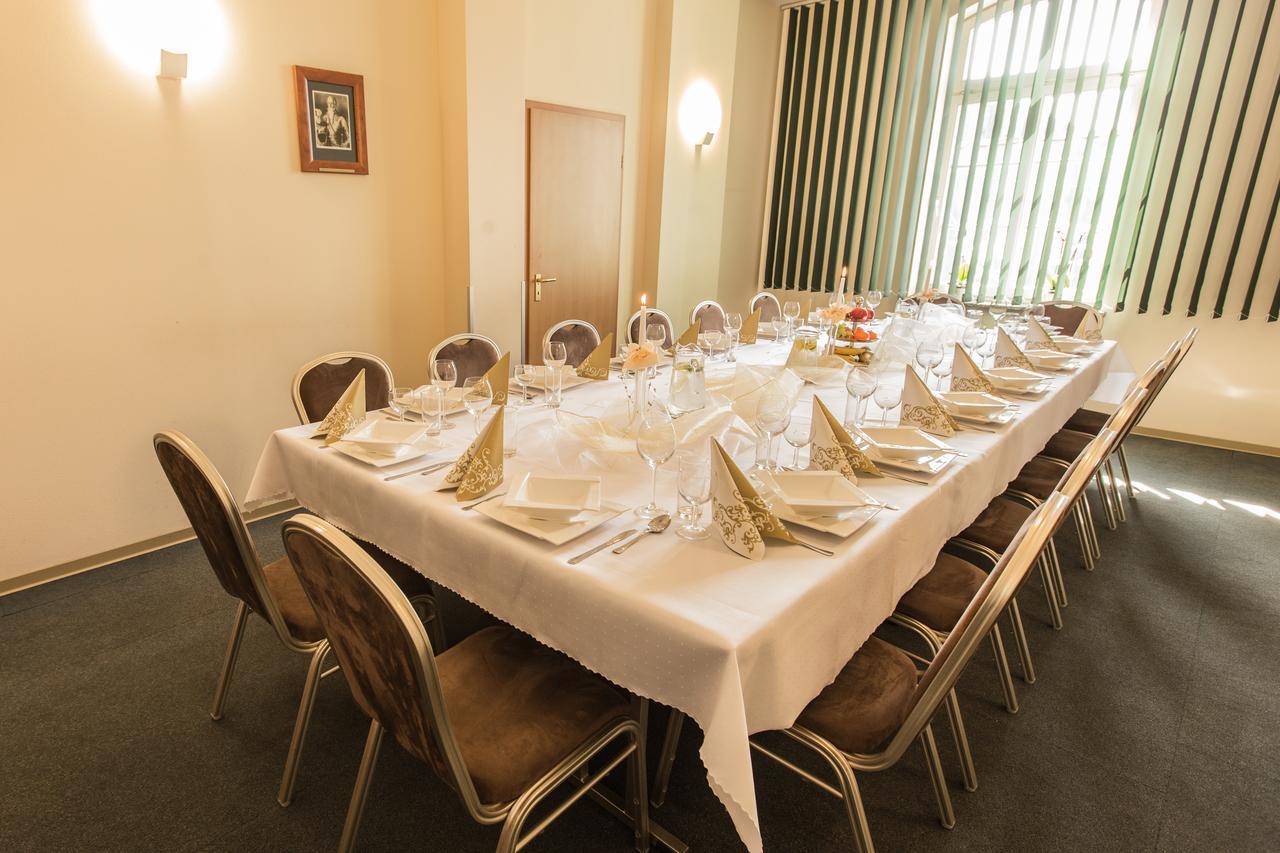 שצ'צ'ין Hotel Rycerski מראה חיצוני תמונה