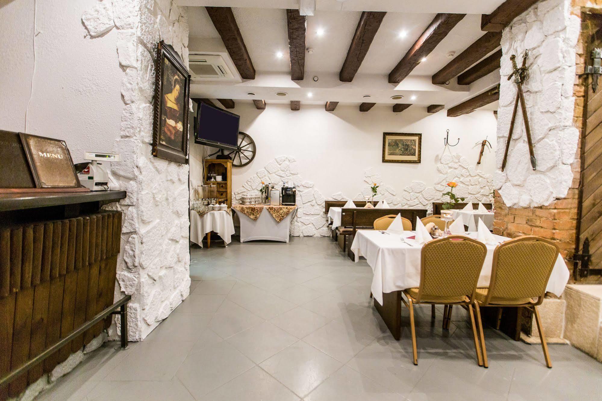 שצ'צ'ין Hotel Rycerski מראה חיצוני תמונה