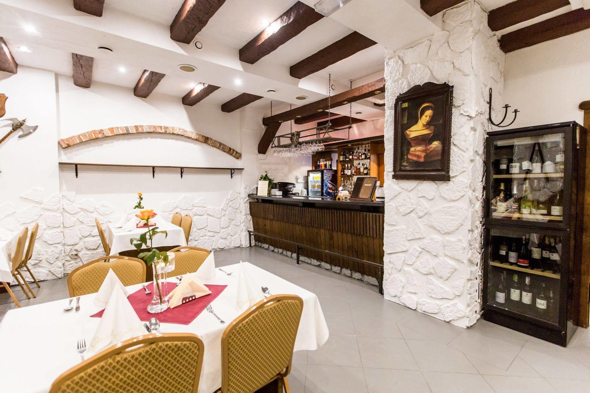 שצ'צ'ין Hotel Rycerski מראה חיצוני תמונה