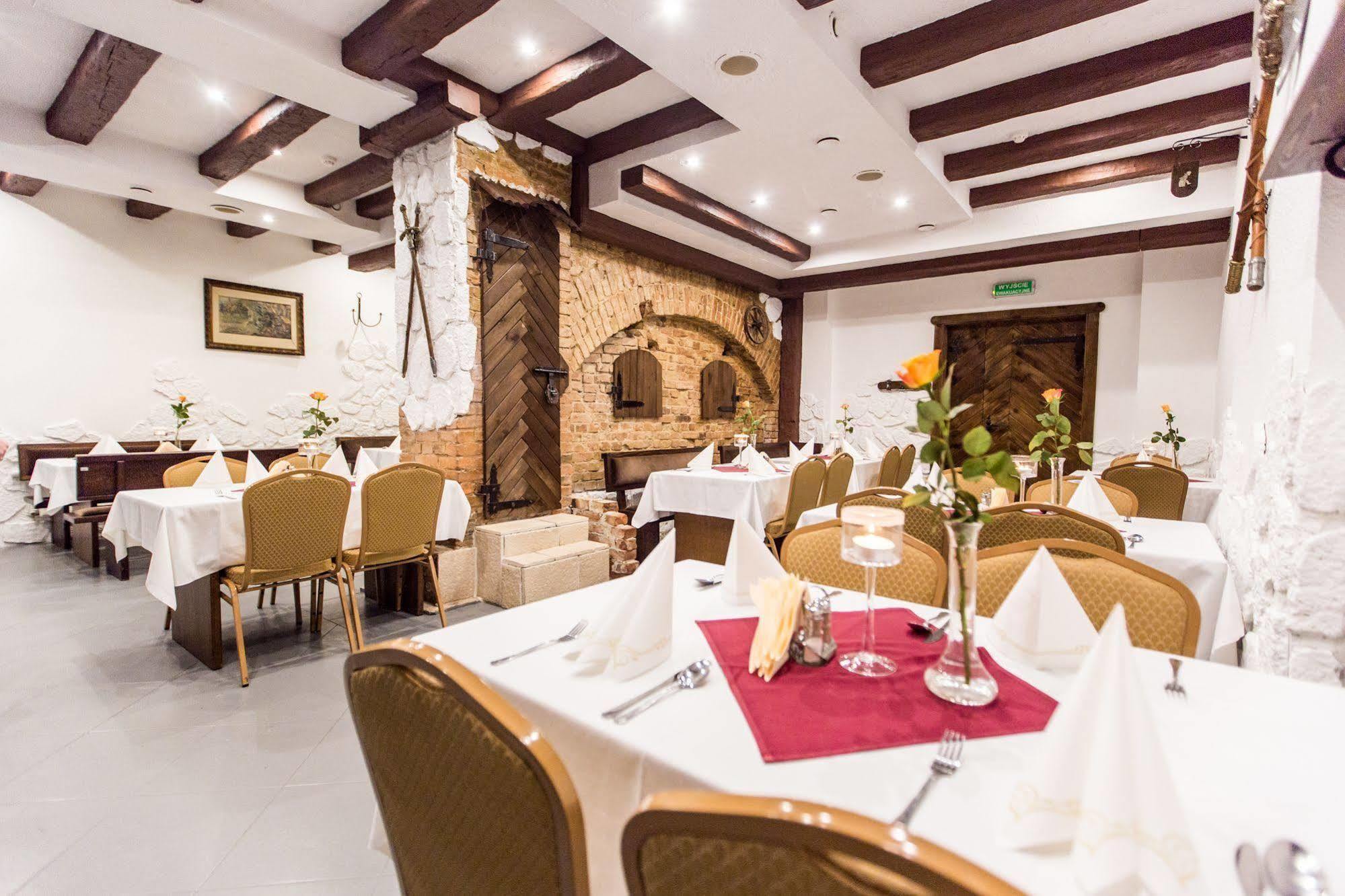 שצ'צ'ין Hotel Rycerski מראה חיצוני תמונה