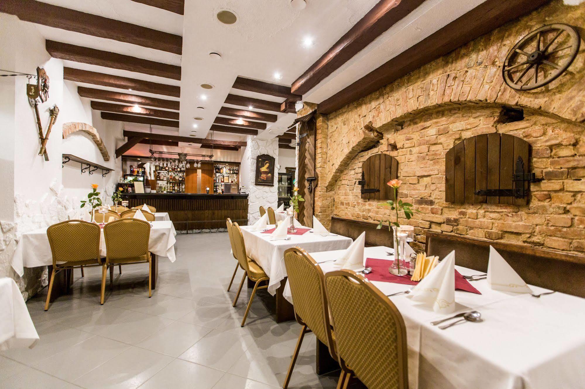 שצ'צ'ין Hotel Rycerski מראה חיצוני תמונה