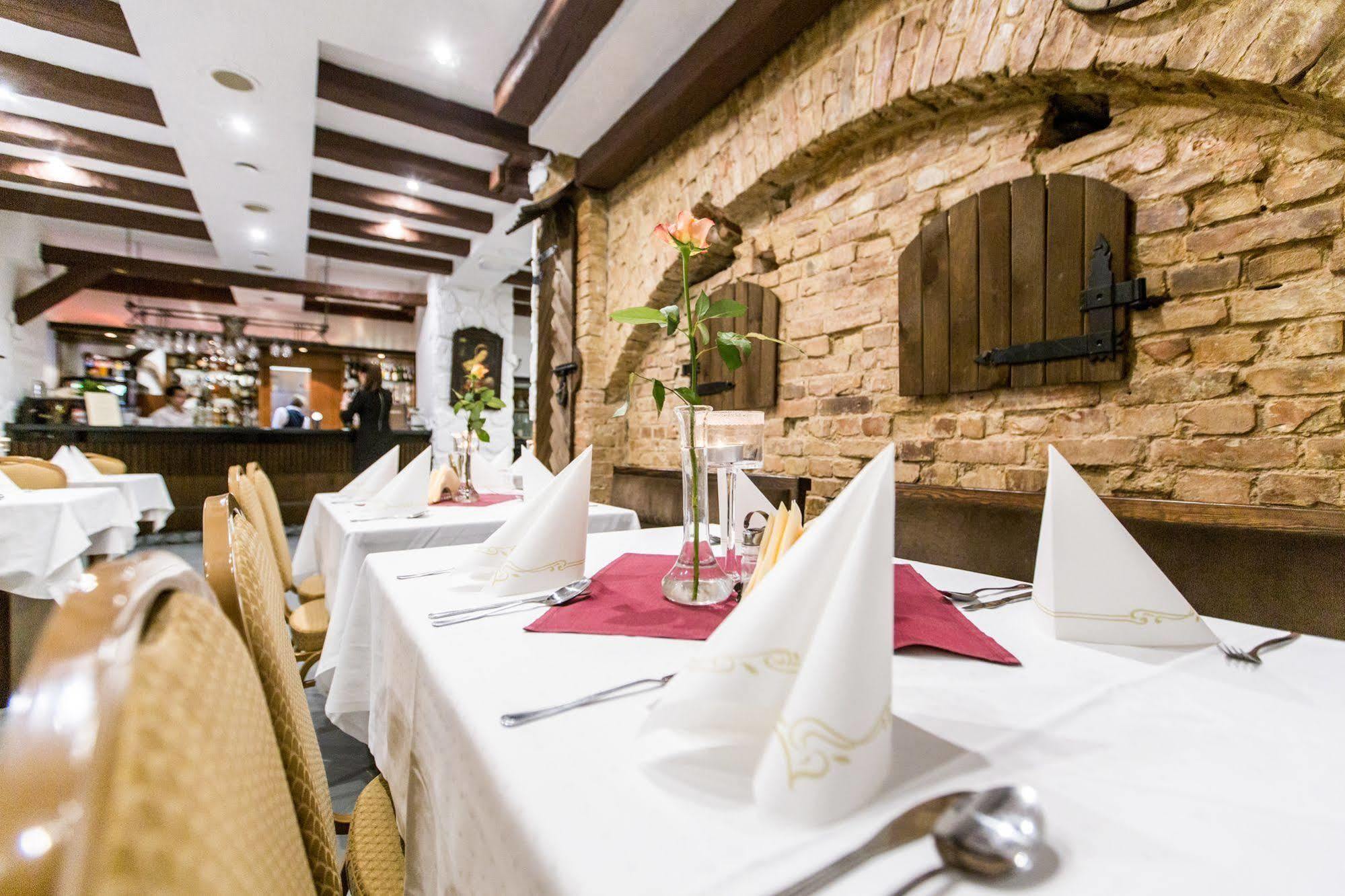 שצ'צ'ין Hotel Rycerski מראה חיצוני תמונה