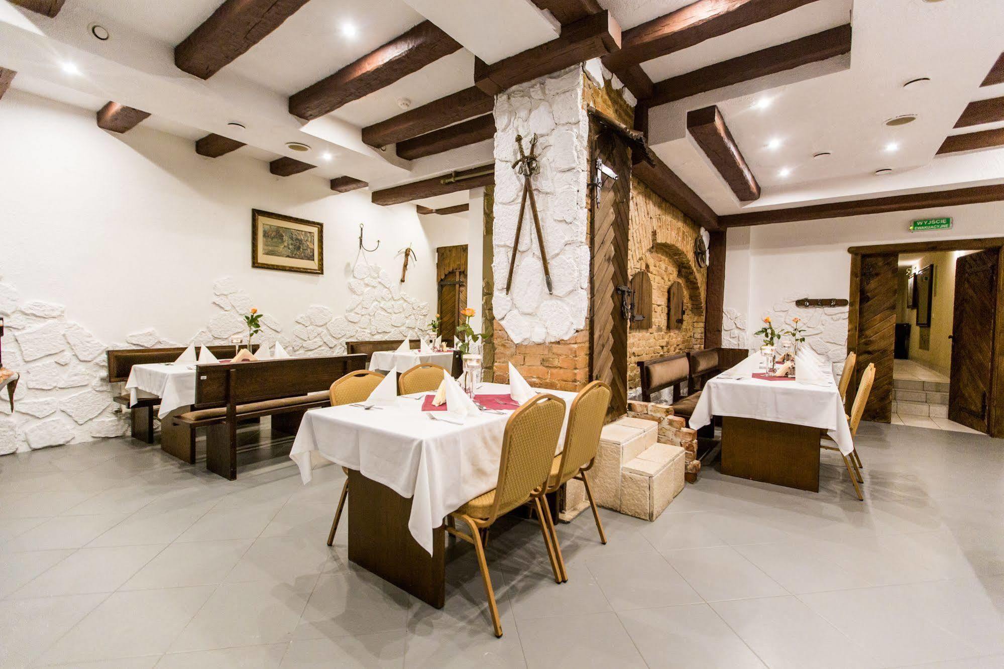 שצ'צ'ין Hotel Rycerski מראה חיצוני תמונה
