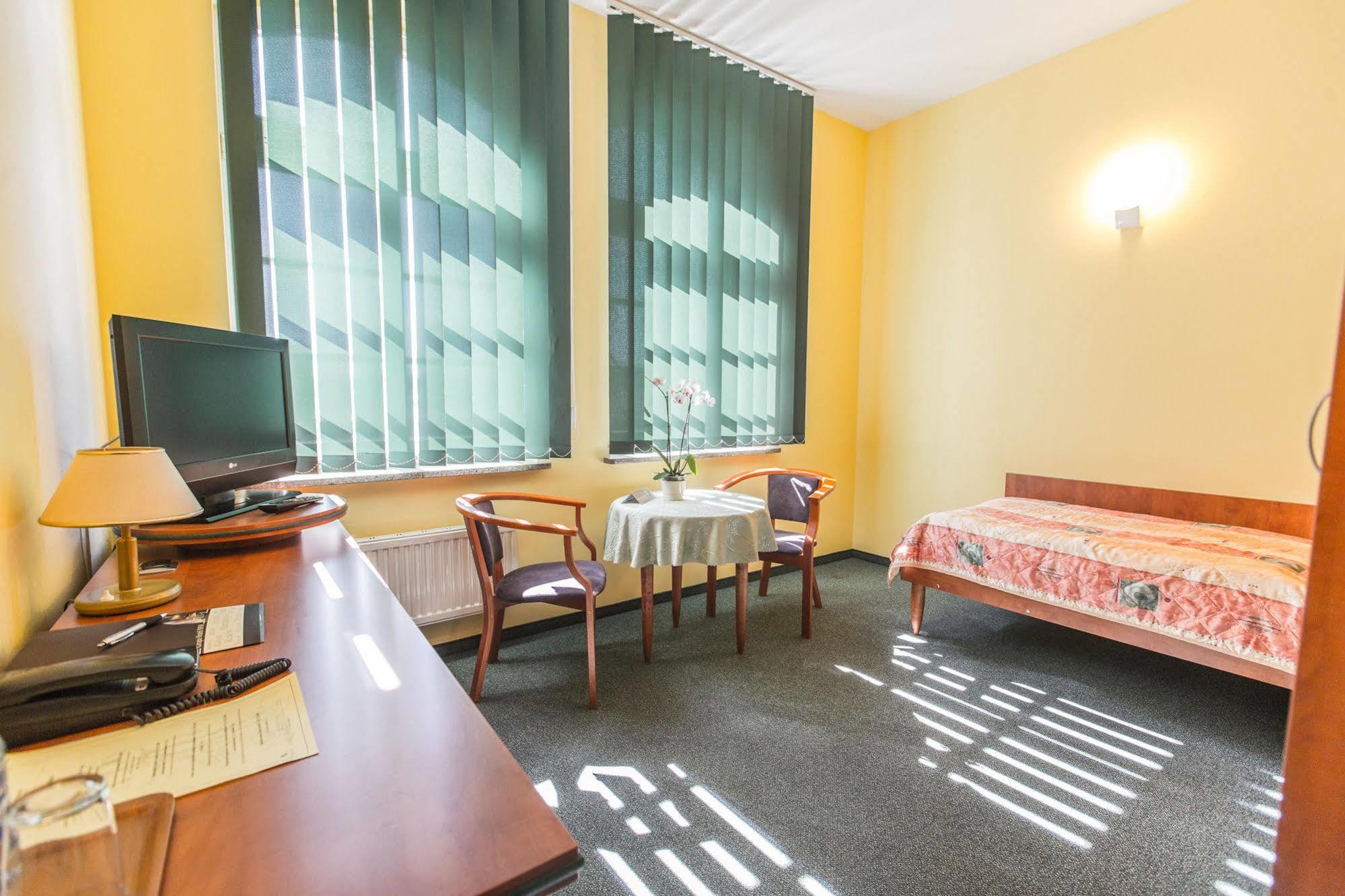 שצ'צ'ין Hotel Rycerski מראה חיצוני תמונה