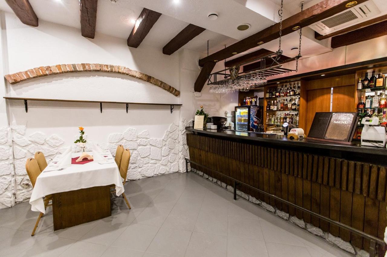 שצ'צ'ין Hotel Rycerski מראה חיצוני תמונה