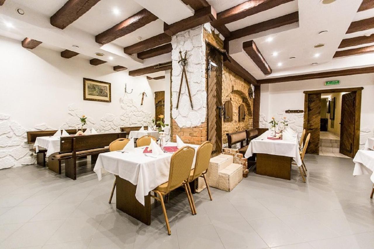 שצ'צ'ין Hotel Rycerski מראה חיצוני תמונה