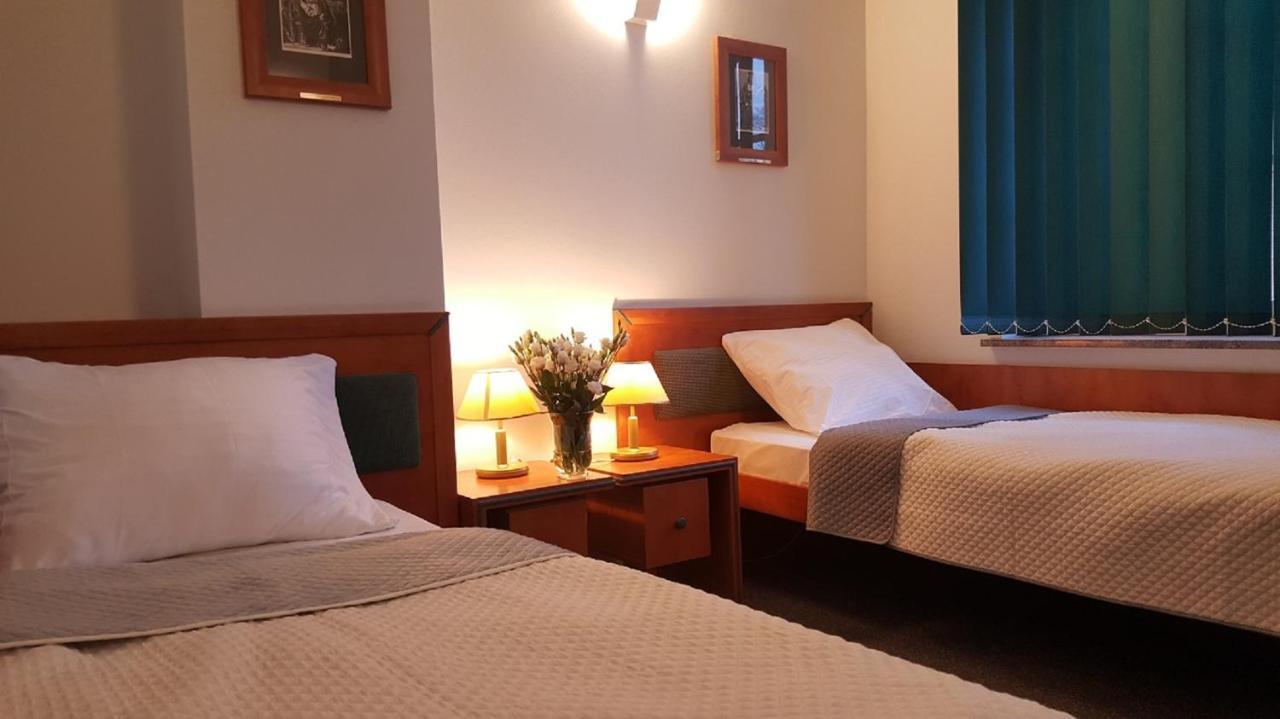 שצ'צ'ין Hotel Rycerski מראה חיצוני תמונה