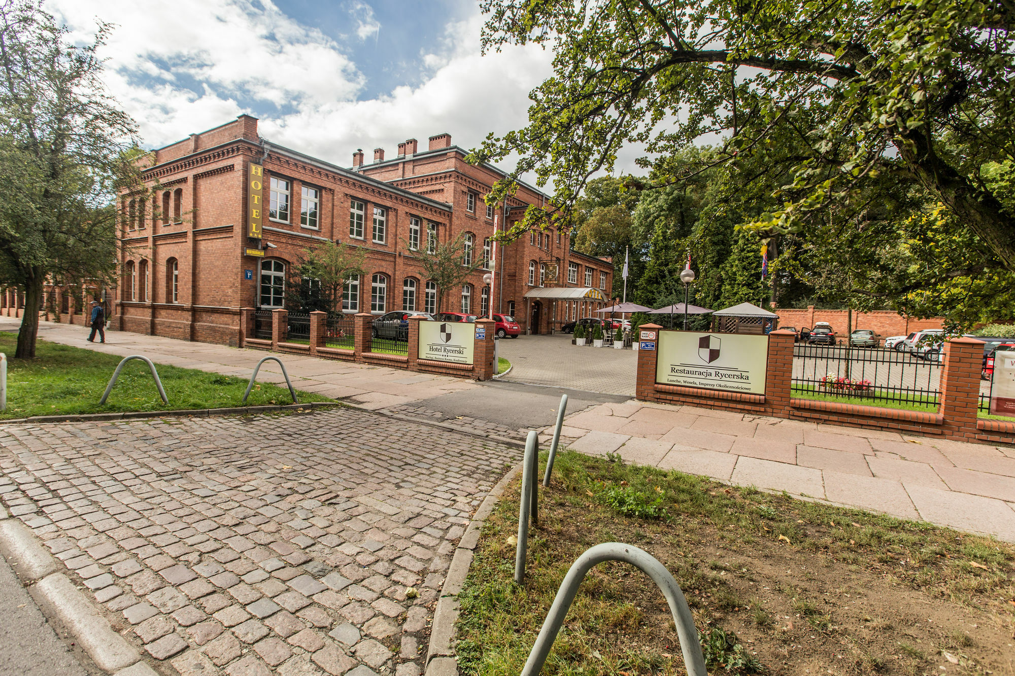 שצ'צ'ין Hotel Rycerski מראה חיצוני תמונה