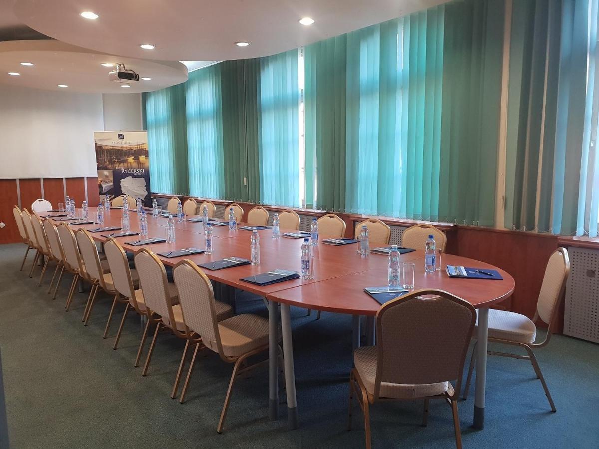 שצ'צ'ין Hotel Rycerski מראה חיצוני תמונה
